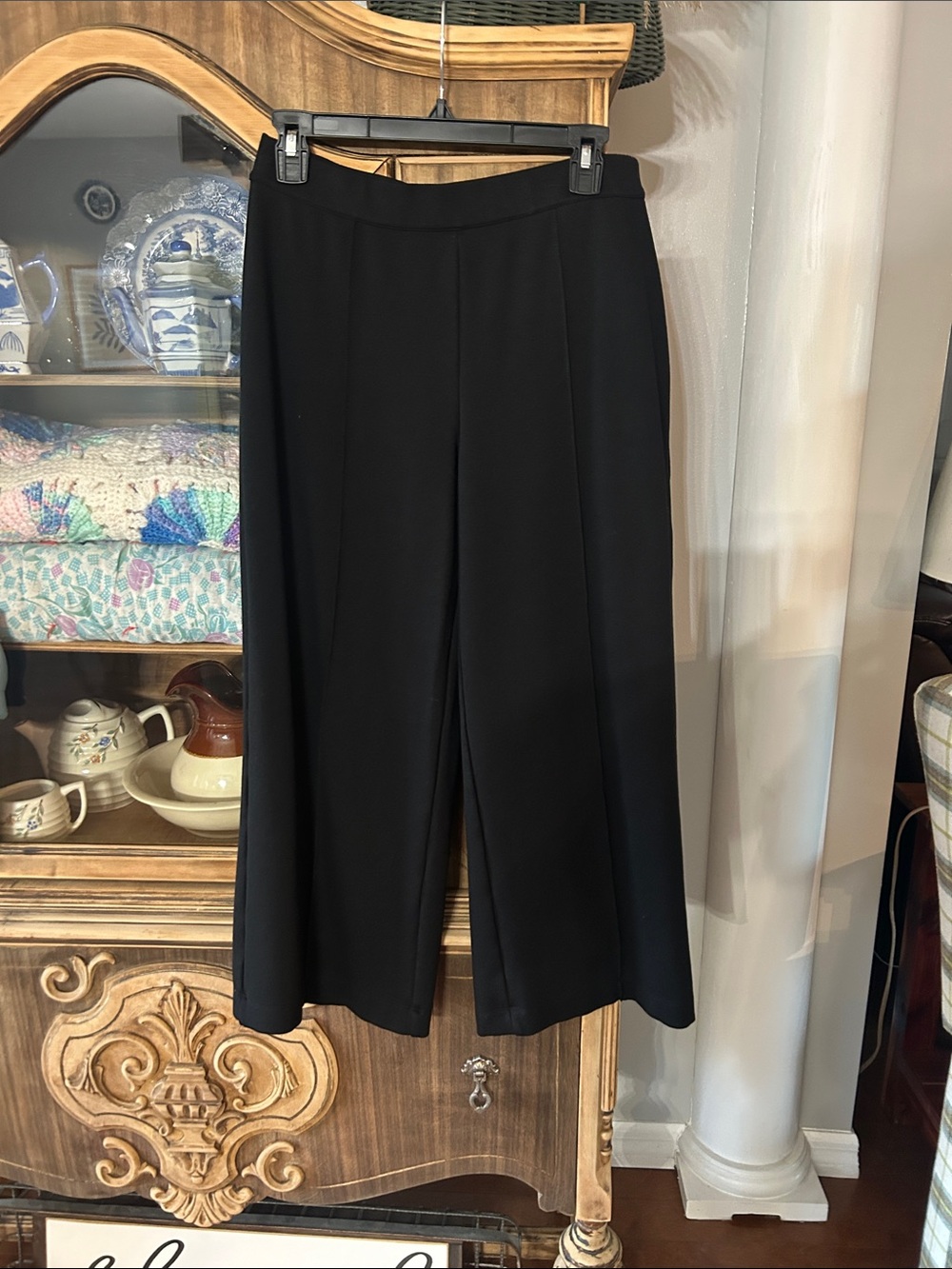 Tahari Black Cropped Wide-Leg Pants